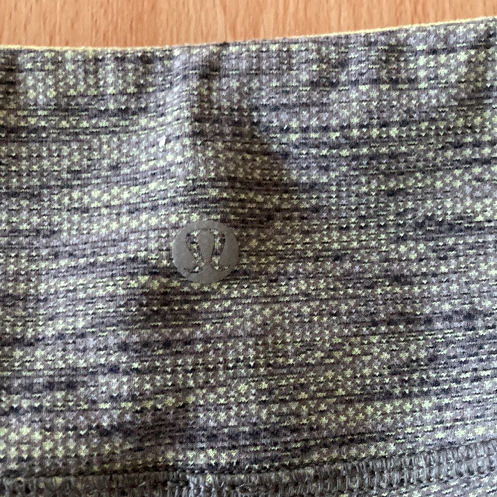 Grey size 8 lululemon crop pant - Picture 4 of 6